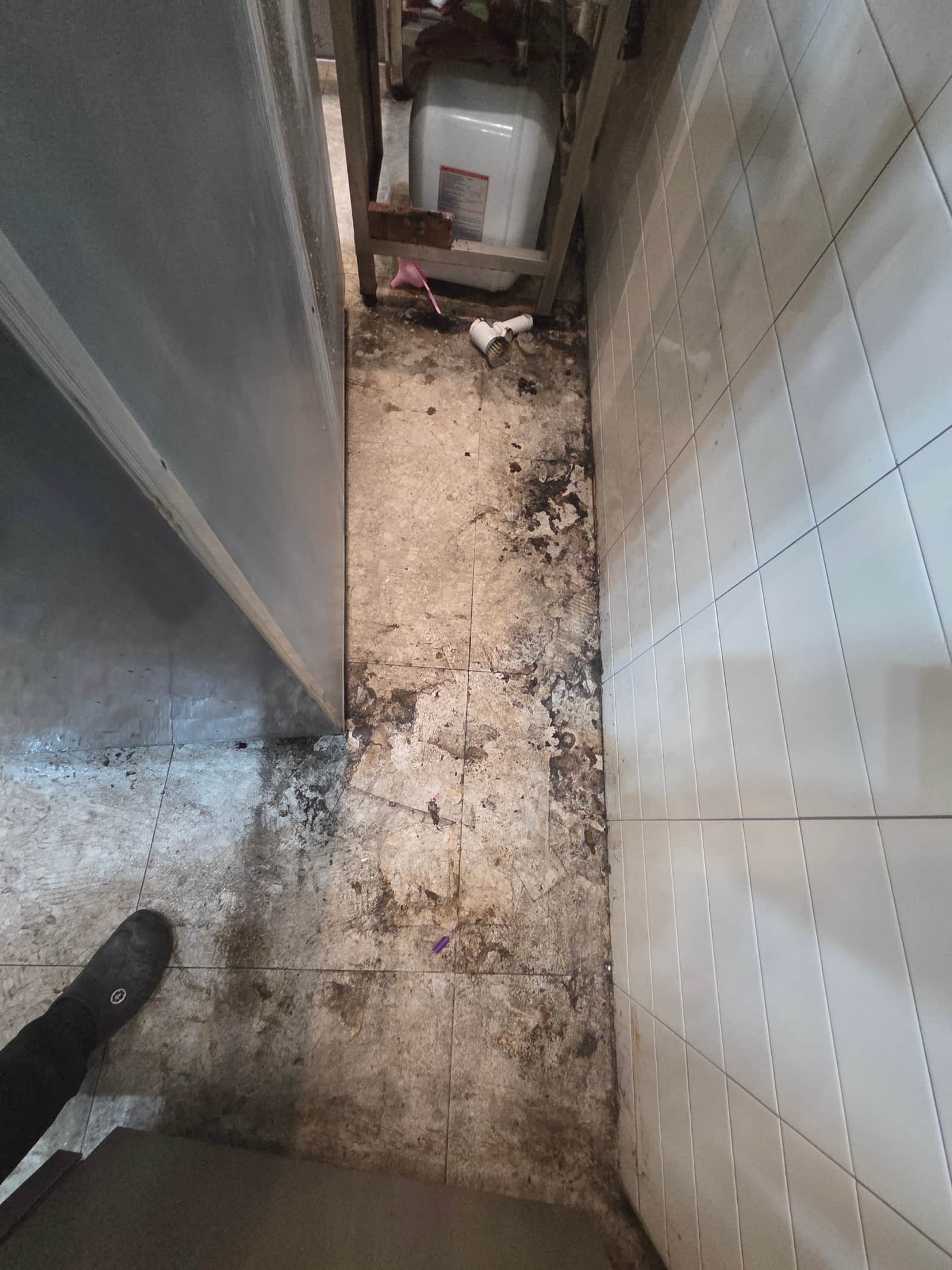 기기 하부 청소전